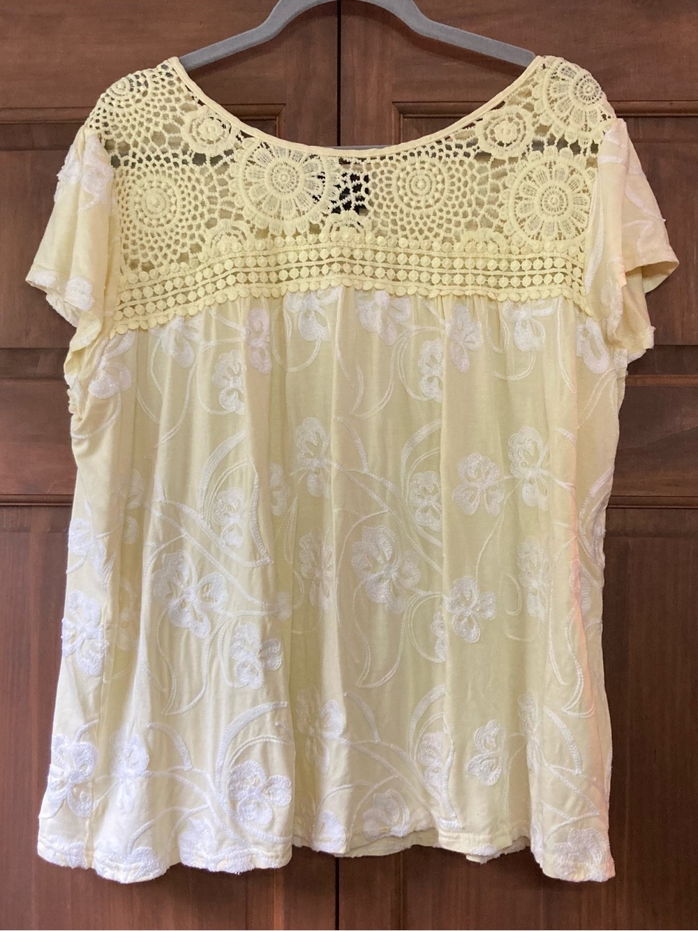 Liv Los Angeles Light Yellow & White Embroidery Top 2X